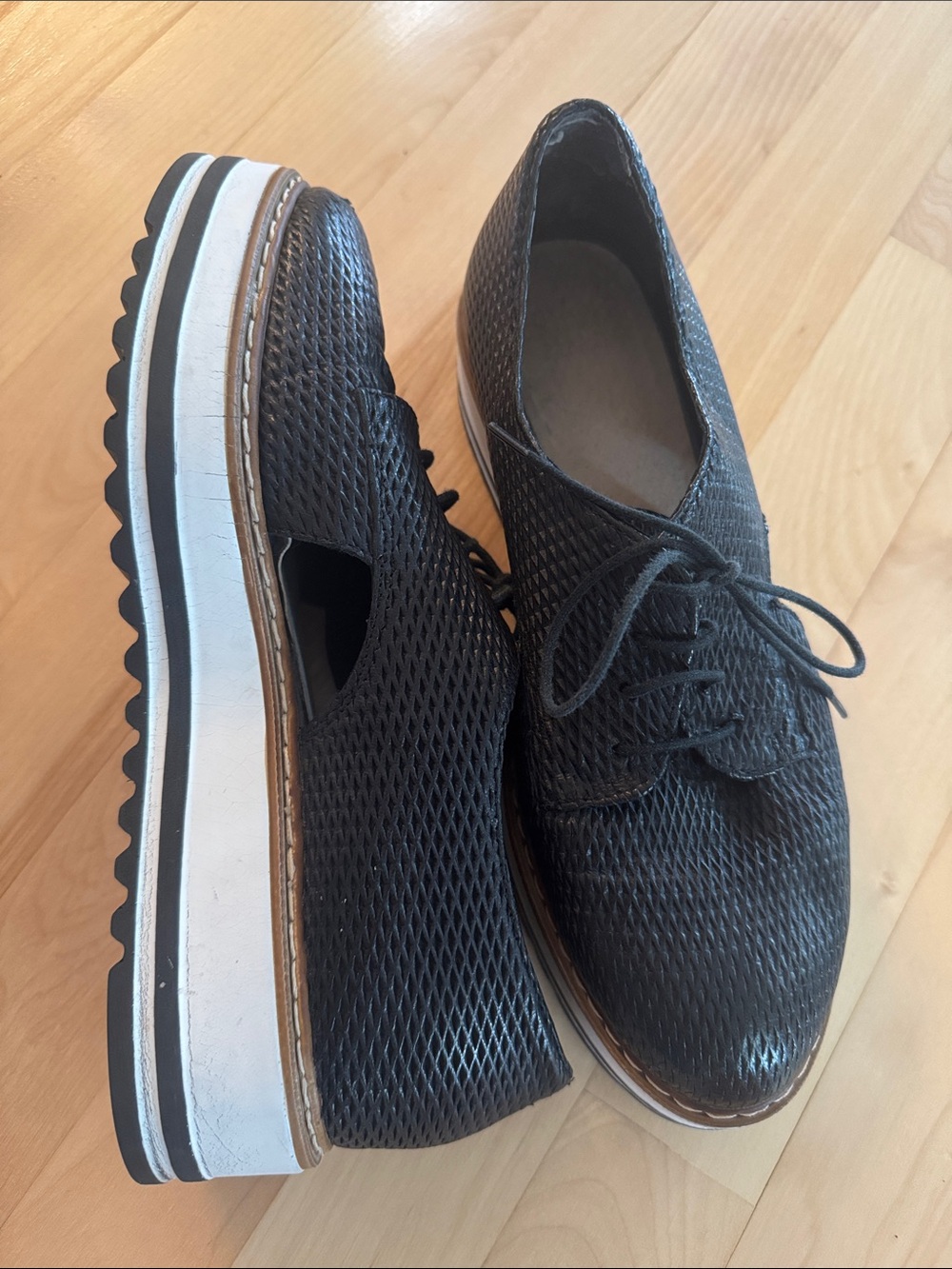 Wellfeet Black Textured Lace-Up Platform Leather Oxfords Shoes size 38 /  7.5/8